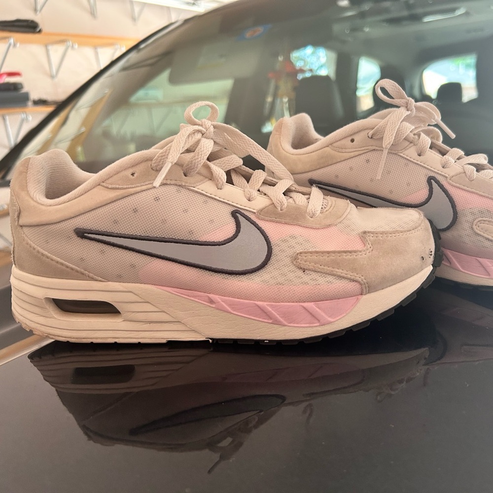 Nike Women's Beige and Pink Sneakers